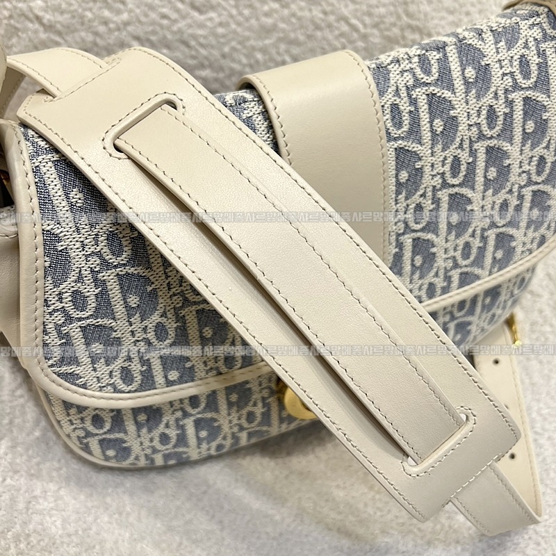 디올30몽테인사첼미디움백 20260402-113756-011루.jpg