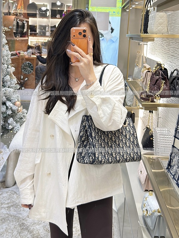 디올프롬나드쇼퍼백 20260402-132549-015루.jpg