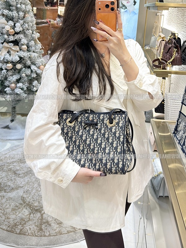 디올프롬나드쇼퍼백 20260402-132550-017루.jpg