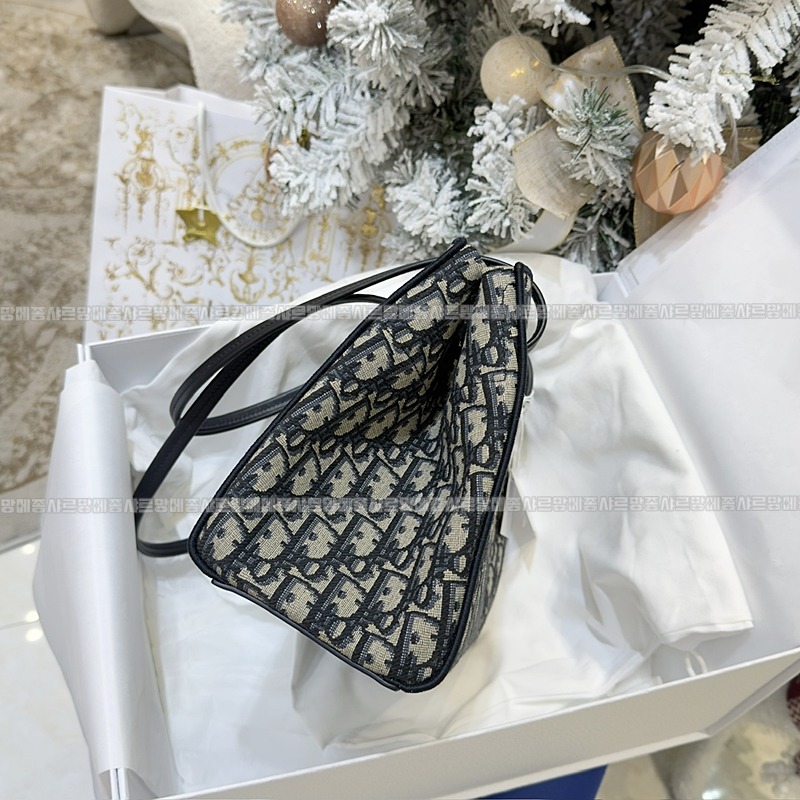 디올프롬나드쇼퍼백 20260402-132548-003루.jpg