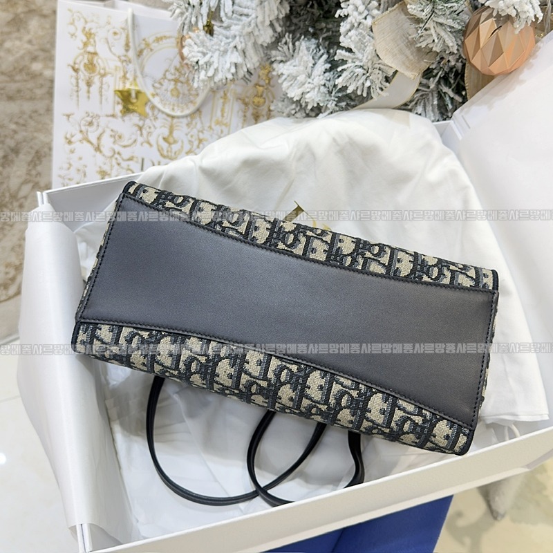 디올프롬나드쇼퍼백 20260402-132548-004루.jpg