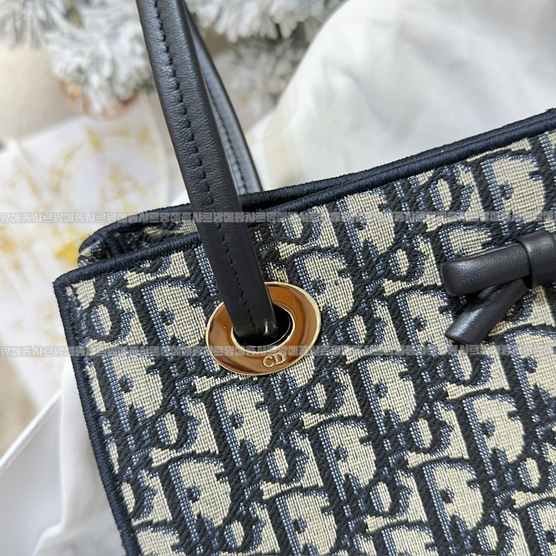 디올프롬나드쇼퍼백 20260402-132548-005루.jpg