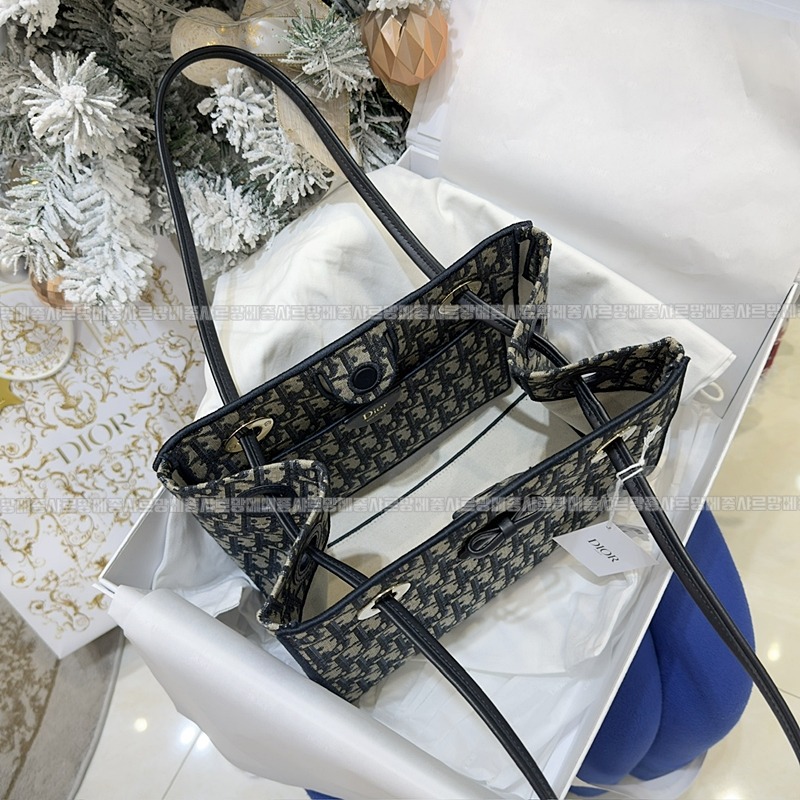 디올프롬나드쇼퍼백 20260402-132548-007루.jpg