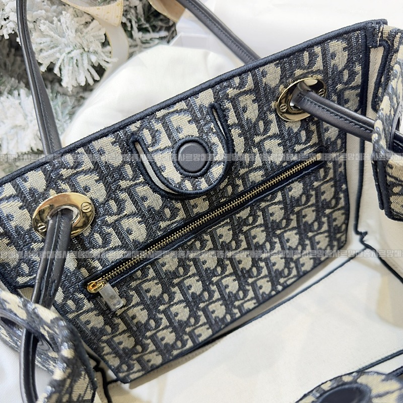 디올프롬나드쇼퍼백 20260402-132549-012루.jpg