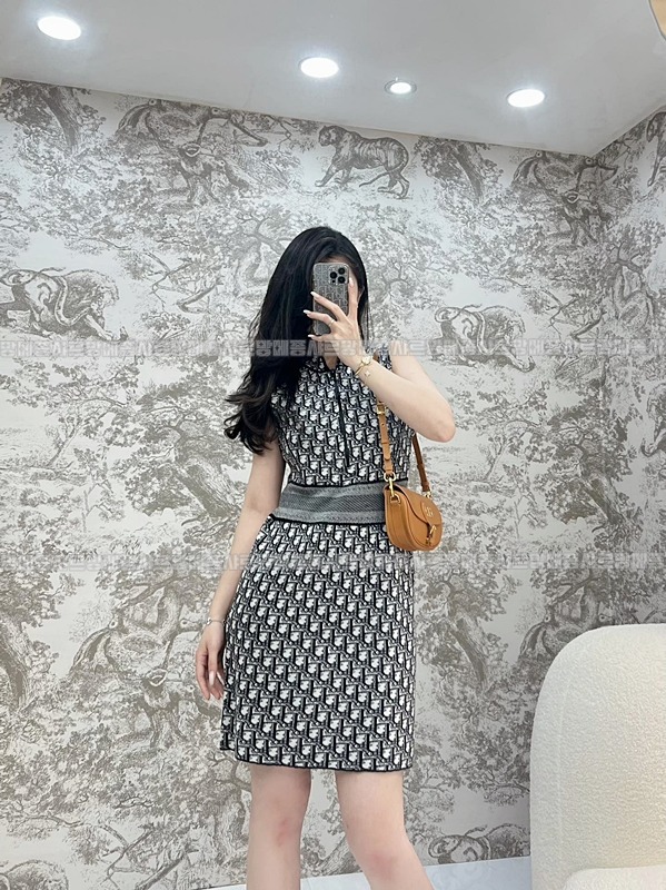 디올바비이스트웨스트백  20260402-162654-013루.jpg