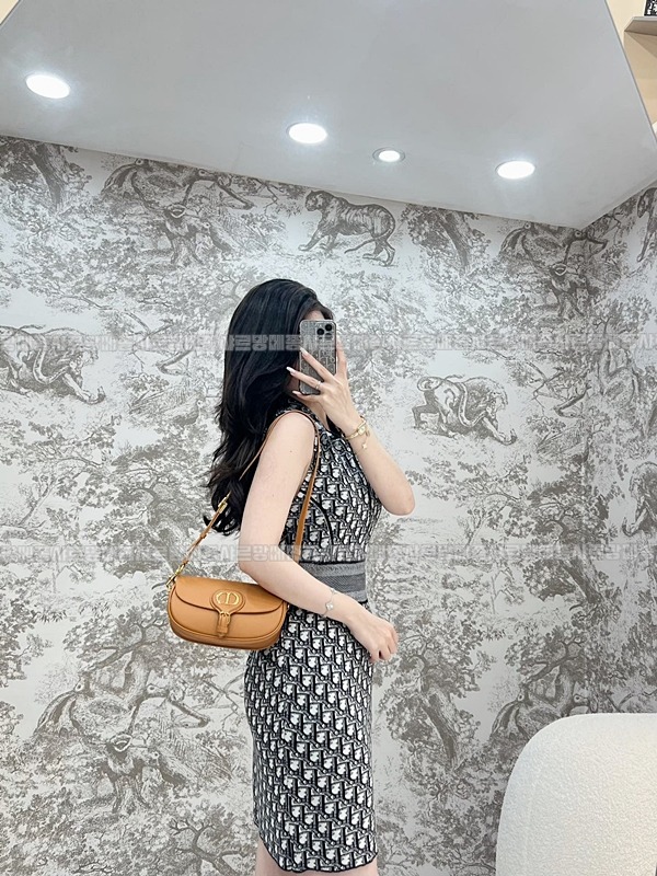 디올바비이스트웨스트백  20260402-162654-015루.jpg