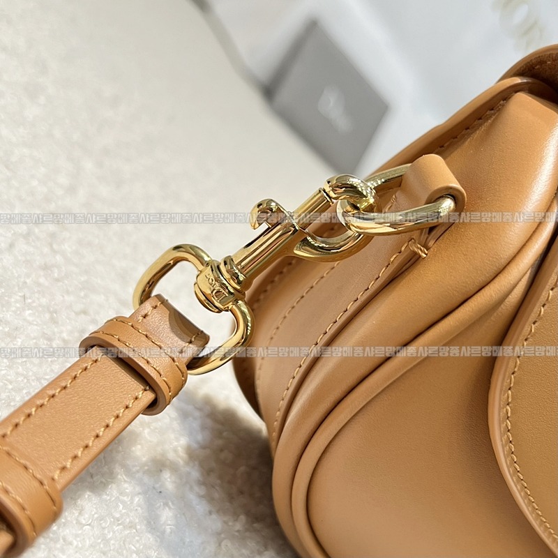 디올바비이스트웨스트백  20260402-162654-011루.jpg