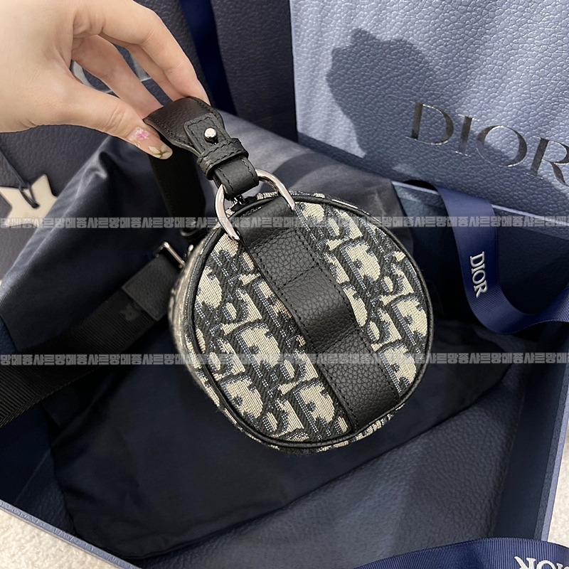 디올롤러메신저백 20260402-163251-004루.jpg