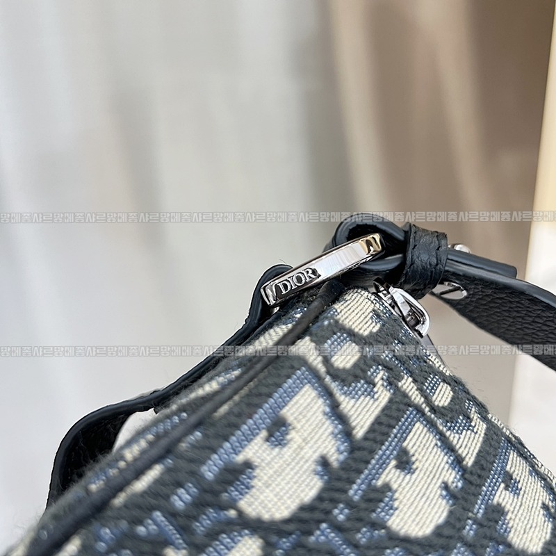 디올롤러메신저백 20260402-163252-011루.jpg