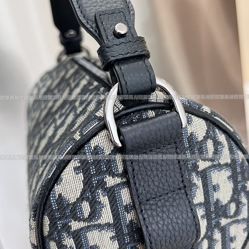 디올롤러메신저백 20260402-163252-013루.jpg