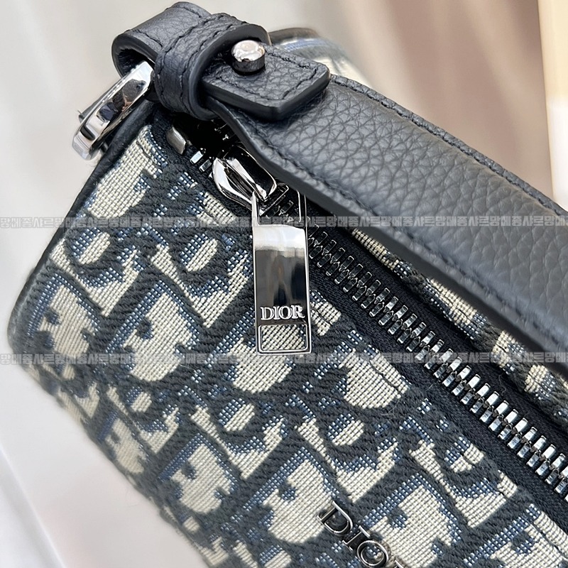 디올롤러메신저백 20260402-163252-012루.jpg