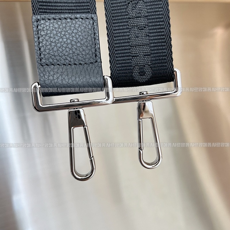 디올롤러메신저백 20260402-163253-016루.jpg