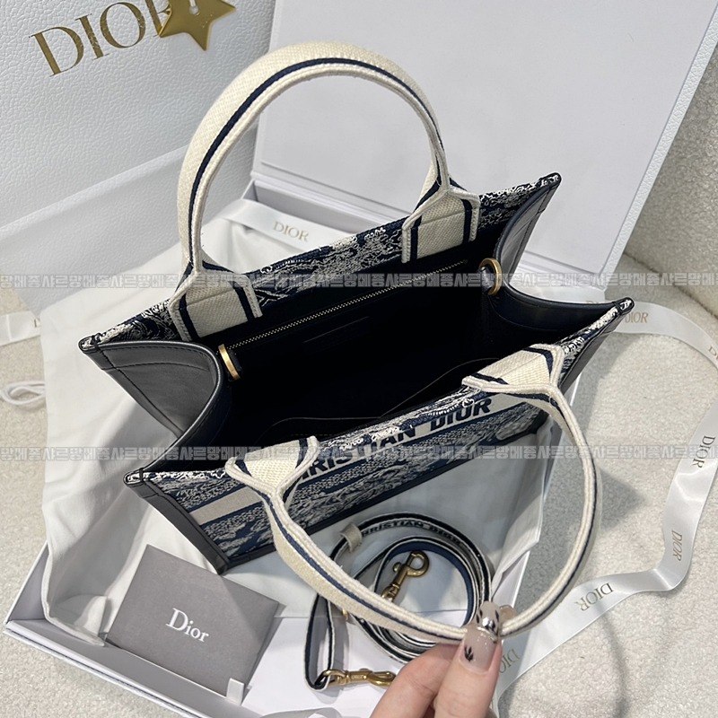 디올북토트백20260403-093544-005루.jpg
