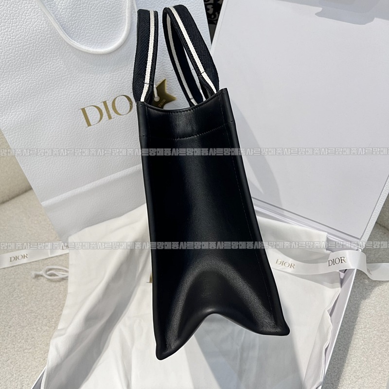 디올북토트백스몰20260403-095704-003루.jpg