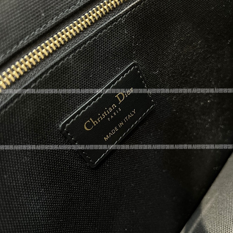 디올북토트백스몰20260403-095705-006루.jpg