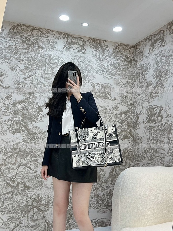 디올북토트백미디움  20260403-100003-023루.jpg