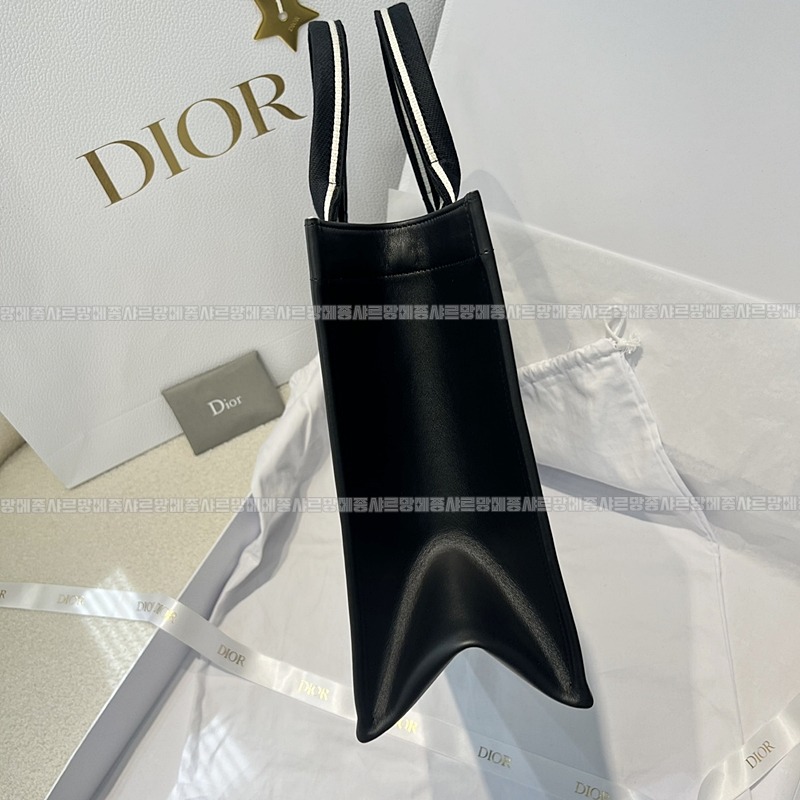 디올북토트백미디움  20260403-100000-003루.jpg