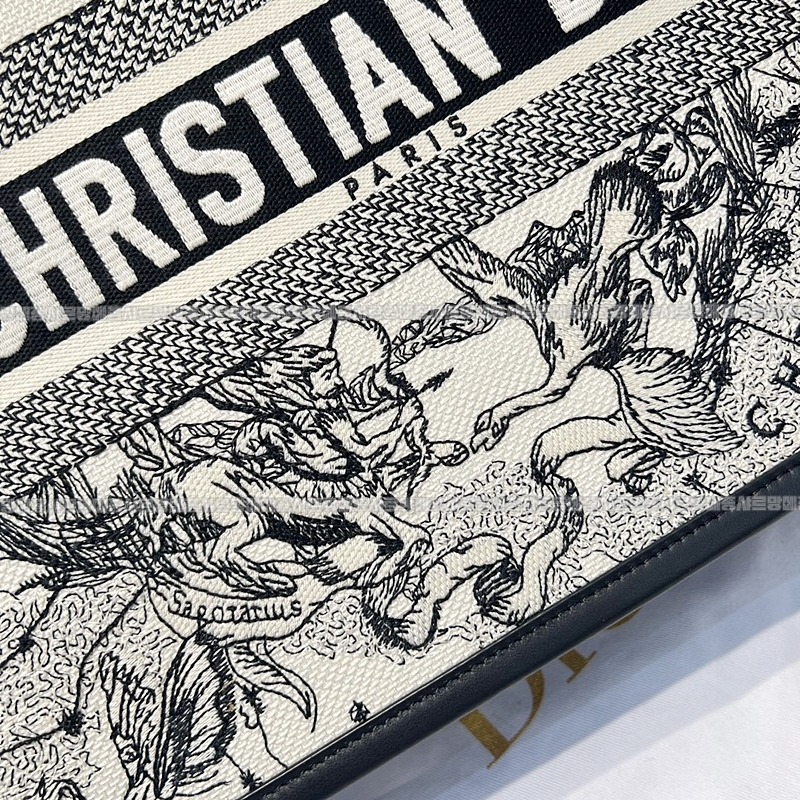 디올북토트백미디움  20260403-100001-012루.jpg