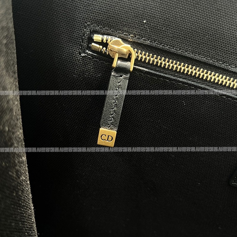 디올북토트백미디움  20260403-100002-016루.jpg