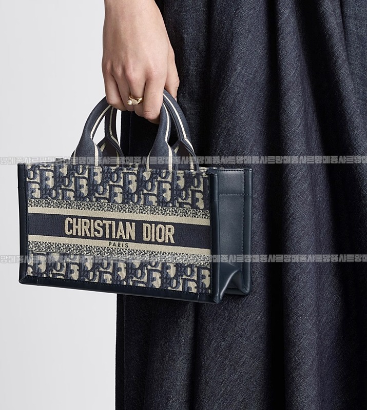 디올이스트웨스트토트백  20260403-101052-020루.jpg