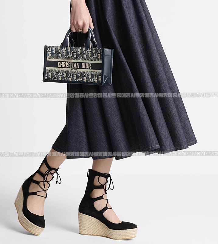 디올이스트웨스트토트백  20260403-101052-019루.jpg