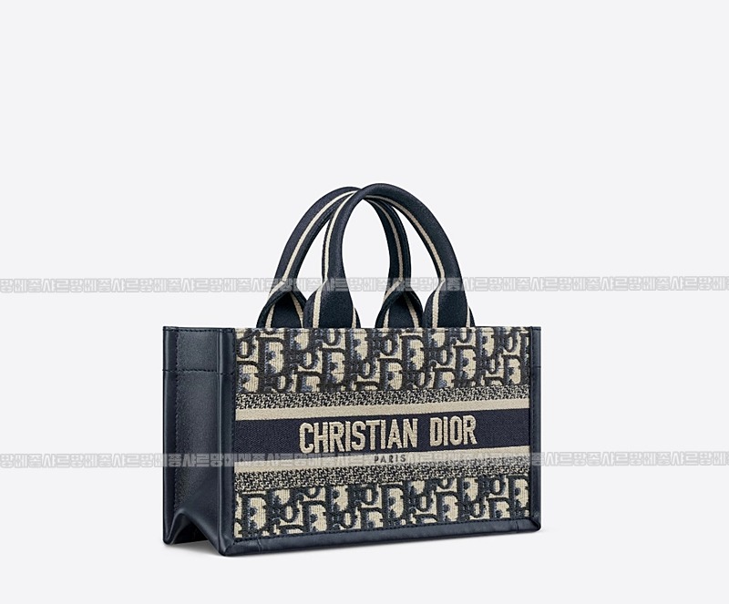디올이스트웨스트토트백  20260403-101052-016루.jpg