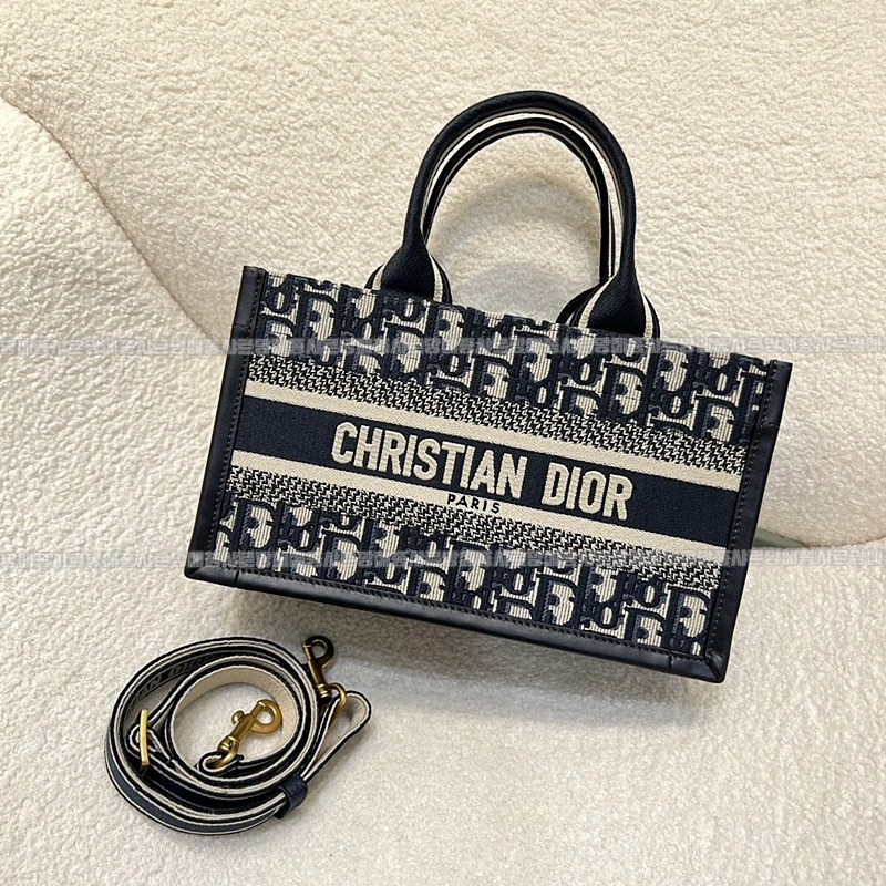 디올이스트웨스트토트백  20260403-101050-001루.jpg