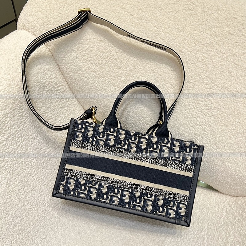 디올이스트웨스트토트백  20260403-101050-003루.jpg