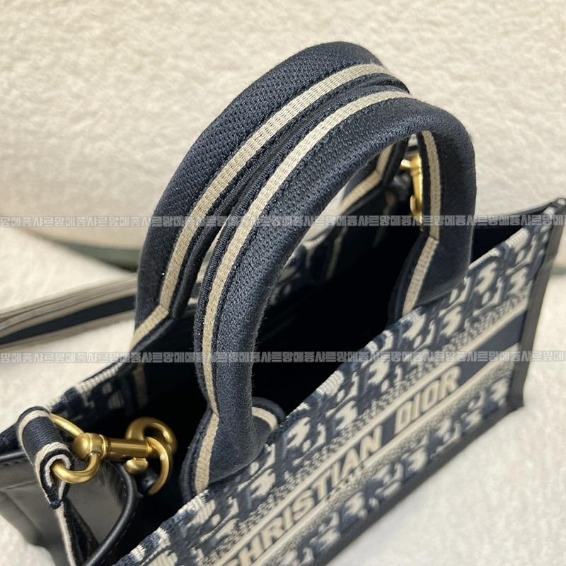 디올이스트웨스트토트백  20260403-101050-006루.jpg