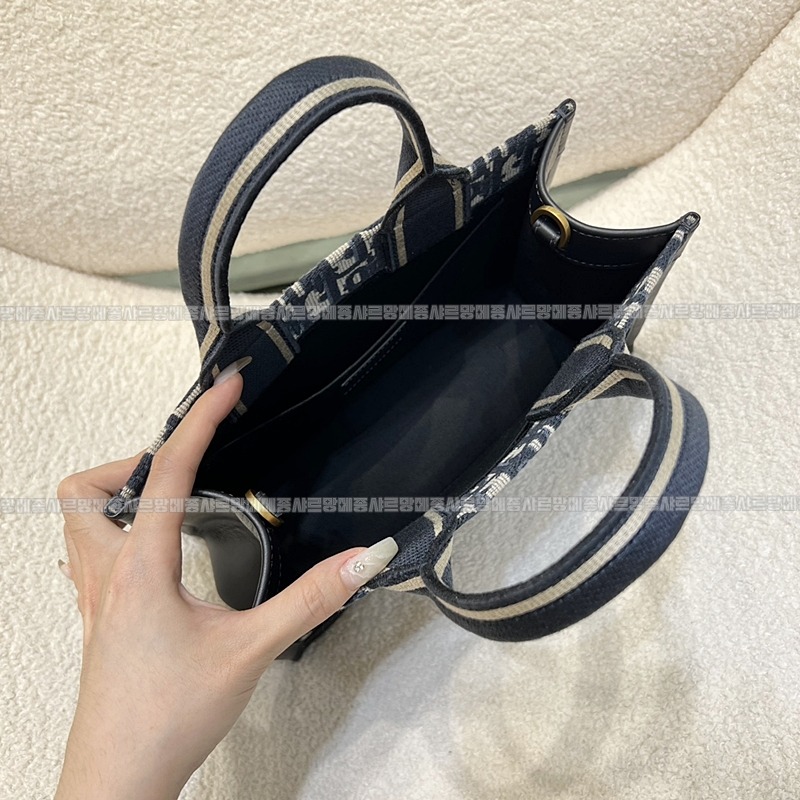 디올이스트웨스트토트백  20260403-101051-007루.jpg