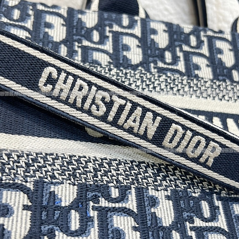 디올이스트웨스트토트백  20260403-101051-013루.jpg