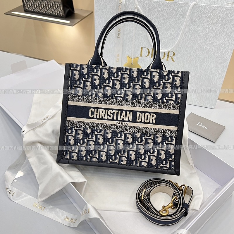 디올북토트백스몰  20260403-101519-001루.jpg