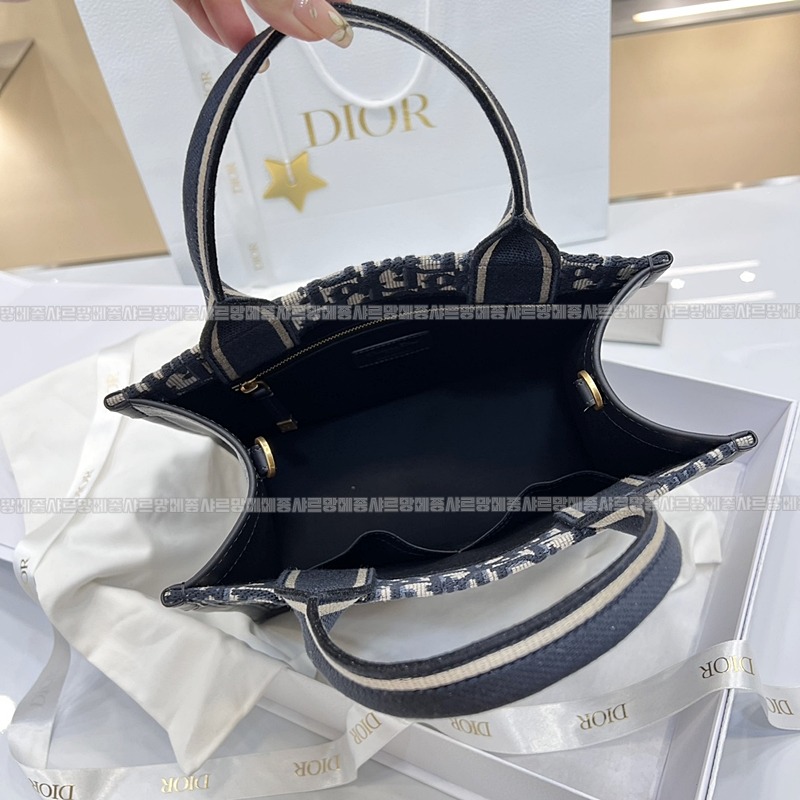 디올북토트백스몰  20260403-101520-006루.jpg