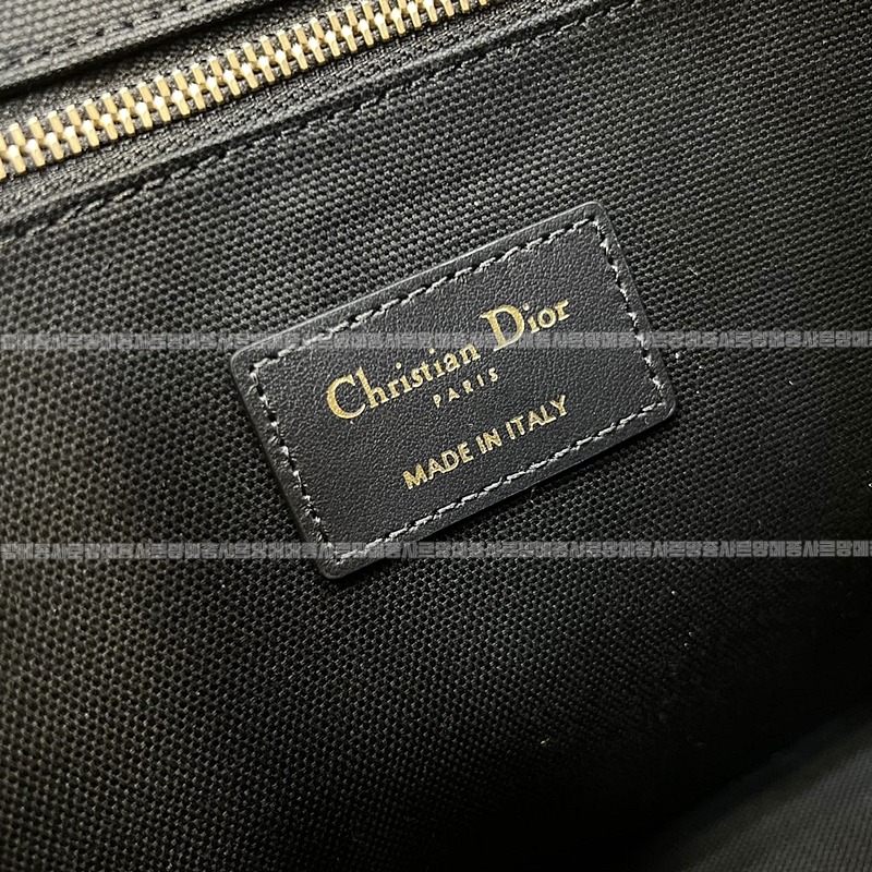 디올북토트백스몰  20260403-101520-009루.jpg