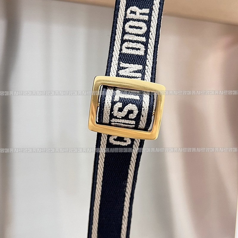 디올북토트백스몰  20260403-101521-013루.jpg