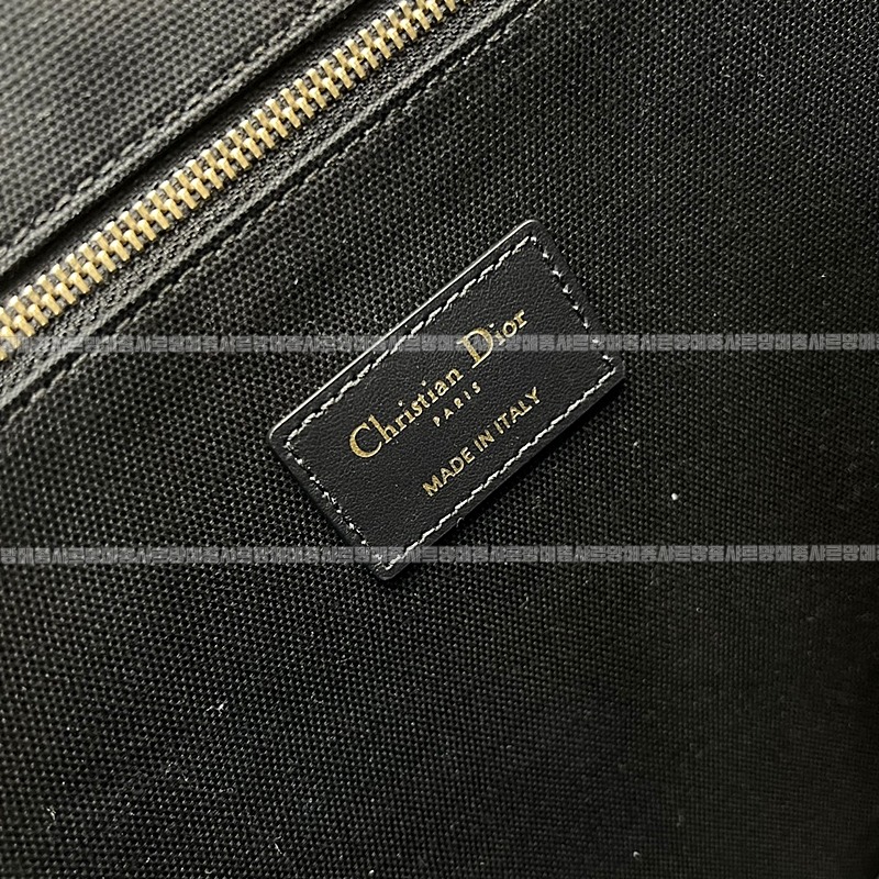 디올북토트백미디움  20260403-101937-009루.jpg