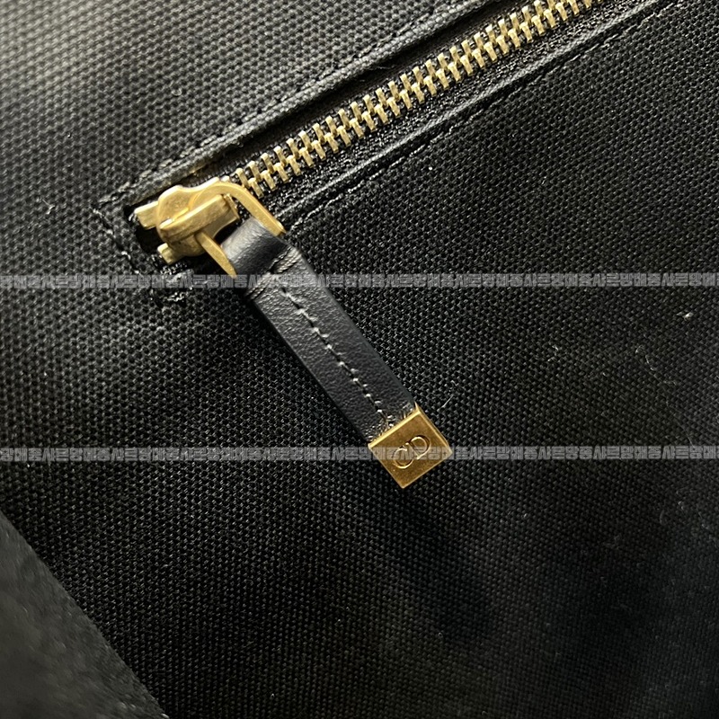 디올북토트백미디움  20260403-101937-012루.jpg