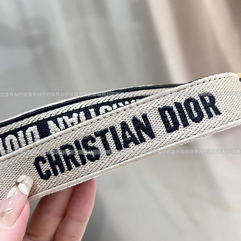 디올북토트백미디움  20260403-101938-015루.jpg