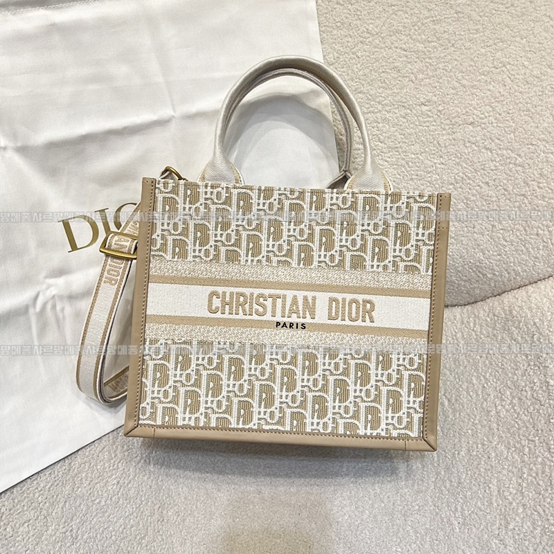 디올북토트백스몰  20260403-102316-001루.jpg