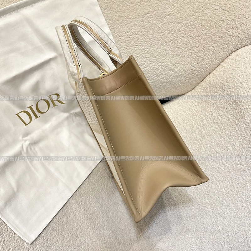 디올북토트백스몰  20260403-102316-003루.jpg