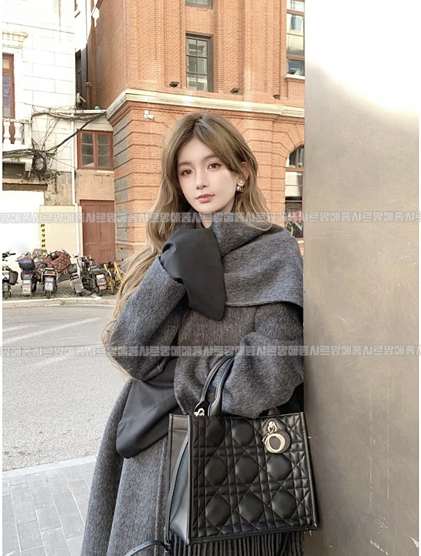 디올북토트백스몰  20260403-104128-020루.jpg