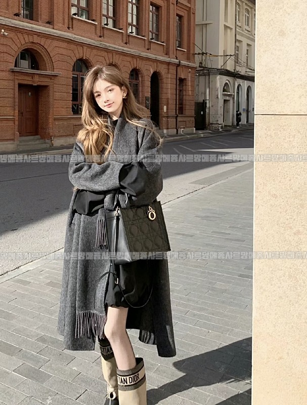 디올북토트백스몰  20260403-104129-022루.jpg