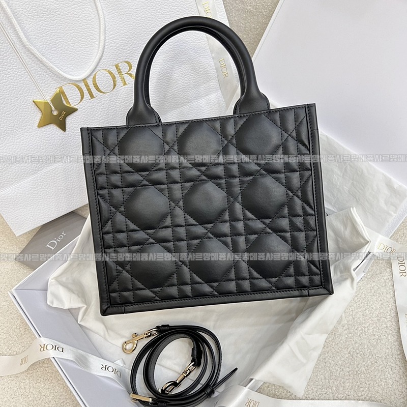 디올북토트백스몰  20260403-104126-003루.jpg