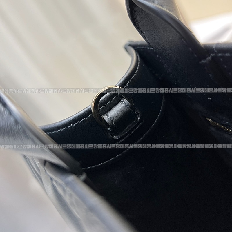 디올북토트백스몰  20260403-104127-012루.jpg