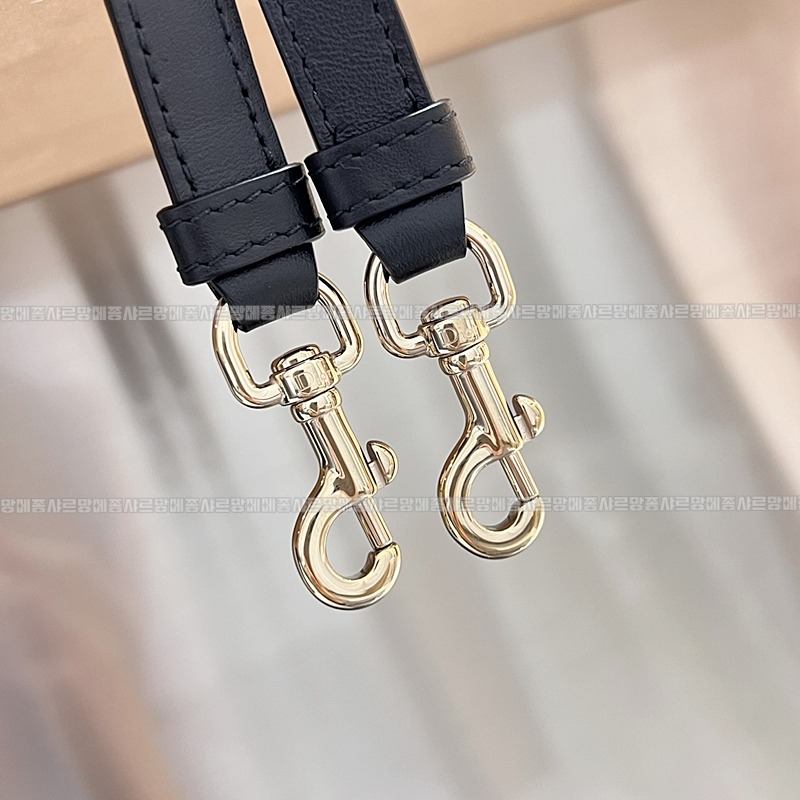 디올북토트백스몰  20260403-104128-014루.jpg