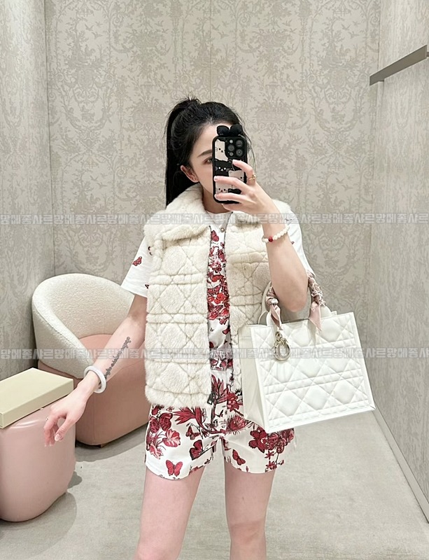 디올북토트백스몰  20260403-104415-020루.jpg