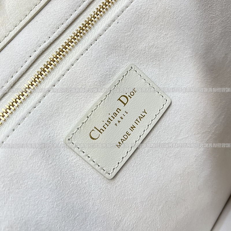 디올북토트백스몰  20260403-104414-009루.jpg