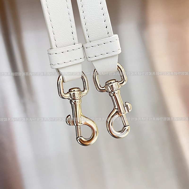 디올북토트백스몰  20260403-104415-014루.jpg