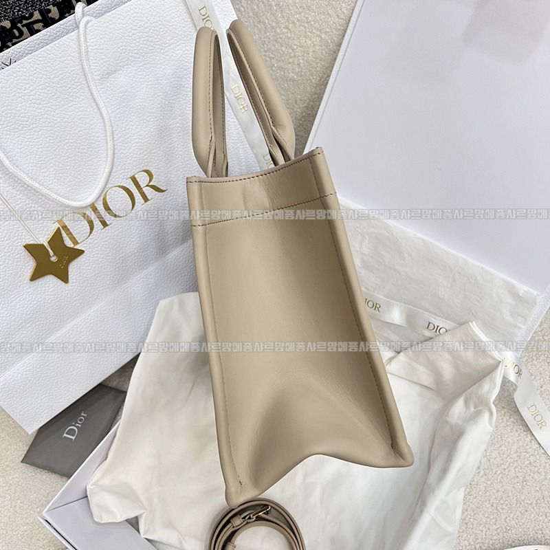 디올북토트백스몰  20260403-104806-004루.jpg