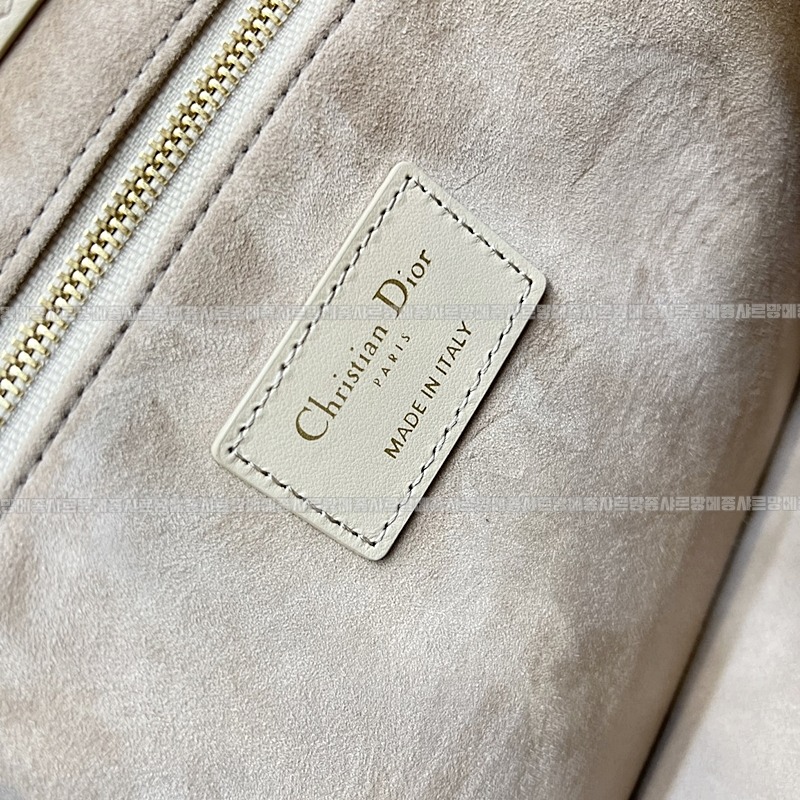 디올북토트백스몰  20260403-104806-007루.jpg